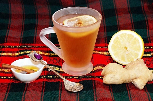 чай с имбирем, медом и лимоном 