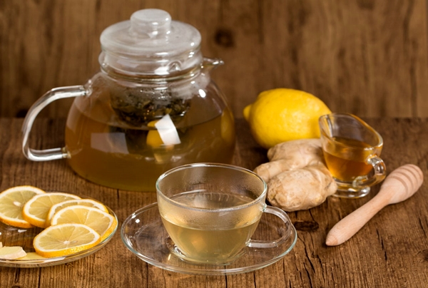 чай с имбирем, медом и лимоном 